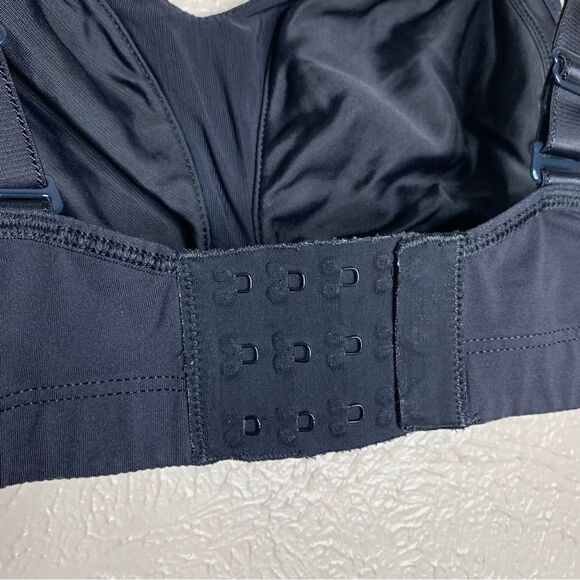 Lululemon ta ta tamer sport bra black - Picture 6 of 9